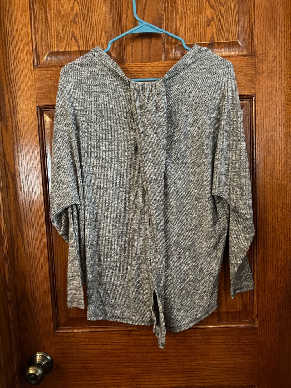Matilda Jane Medium Gray Heathered Pullover Long Sleeve Open Back Top - Picture 2 of 4